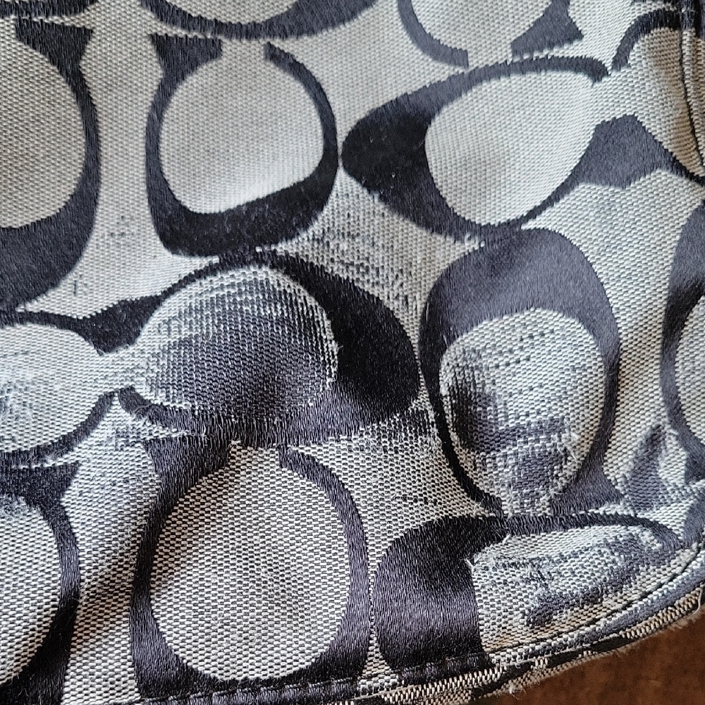 Coach Signature Pattern Shoulder Bag - Picture 2 of 4